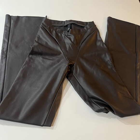 SKIMS Faux Leather Boot Cut High Waisted Leggings in cocoa size medium - Picture 3 of 4